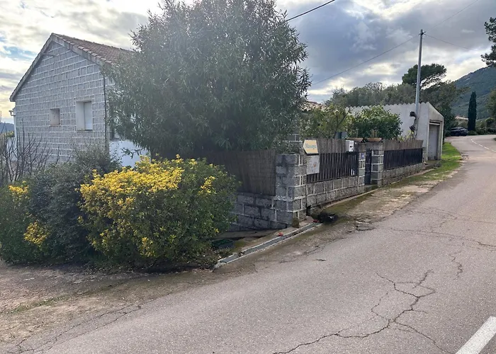 Maison De Village En Granite بورتو فيكشْيو